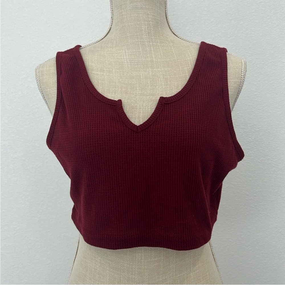 EUC L burgundy maroon cropped vneck tank